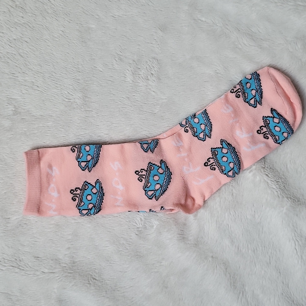 NWOT, FRIENDS Pink Coffee Mug Crew Socks!